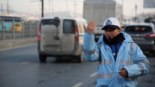 Trafikte yeni d&ouml;nem: Zabıtaya ceza ve denetim yetkisi verildi