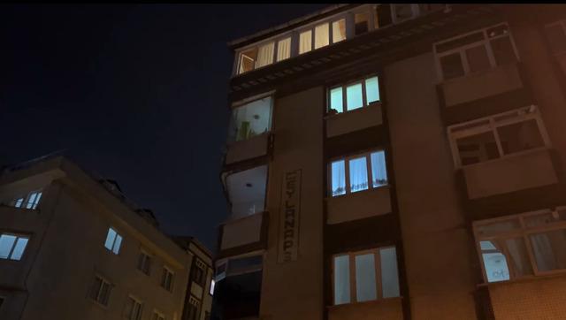 Beyoğlu nda korkun&ccedil; gece! Oğlunu &ouml;ld&uuml;r&uuml;p intihar etti; cesetleri yeğeni buldu 8