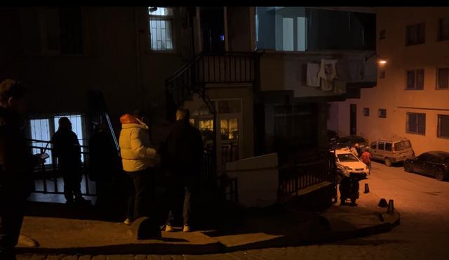 Beyoğlu nda korkun&ccedil; gece! Oğlunu &ouml;ld&uuml;r&uuml;p intihar etti; cesetleri yeğeni buldu 6