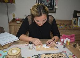 Denizden topladığı taşları kazanç kapısına dönüştürdü