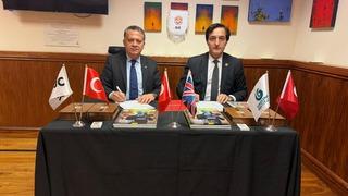 Küresel Gazeteciler Konseyi (KGK) Genel Başkanı Mehmet Ali Dim, İngiltere’de görev yapan Türk ve Türk dostu gazetecilerle buluştu