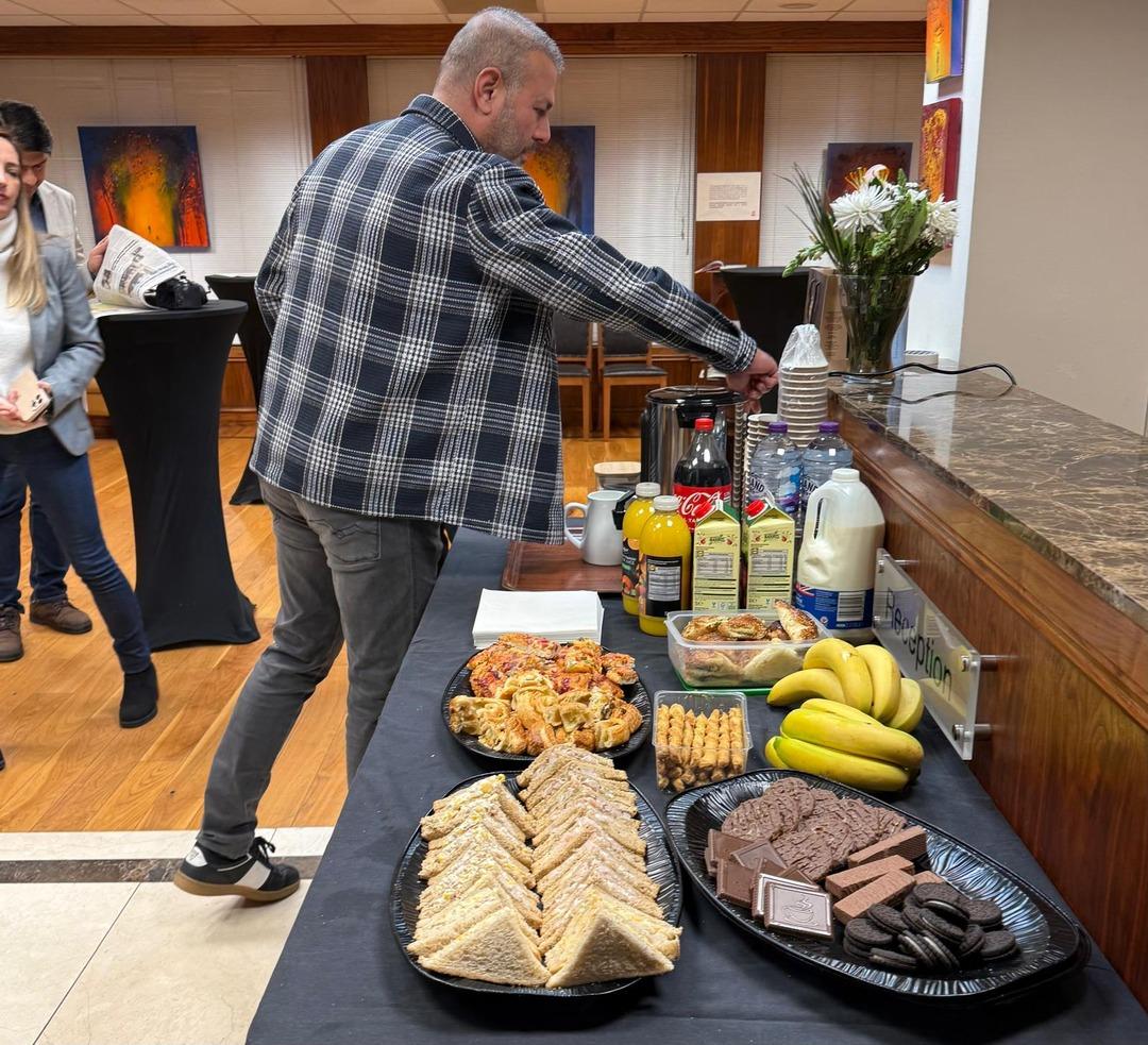 K&uuml;resel Gazeteciler Konseyi (KGK) Genel Başkanı Mehmet Ali Dim, İngiltere&rsquo;de g&ouml;rev yapan T&uuml;rk ve T&uuml;rk dostu gazetecilerle buluştu 1