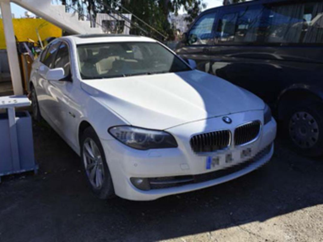 Onlarca l&uuml;ks ara&ccedil; &ccedil;&uuml;r&uuml;meye terk edildi!