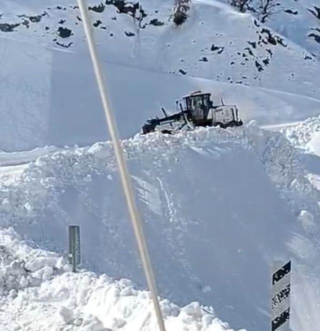 Malatya’da 1 buçuk metre karla mücadele kameralara yansıdı 1