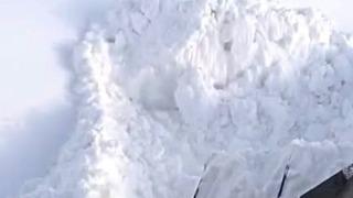 Malatya’da 1 buçuk metre karla mücadele kameralara yansıdı