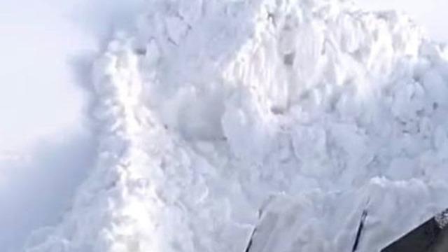 Malatya’da 1 buçuk metre karla mücadele kameralara yansıdı