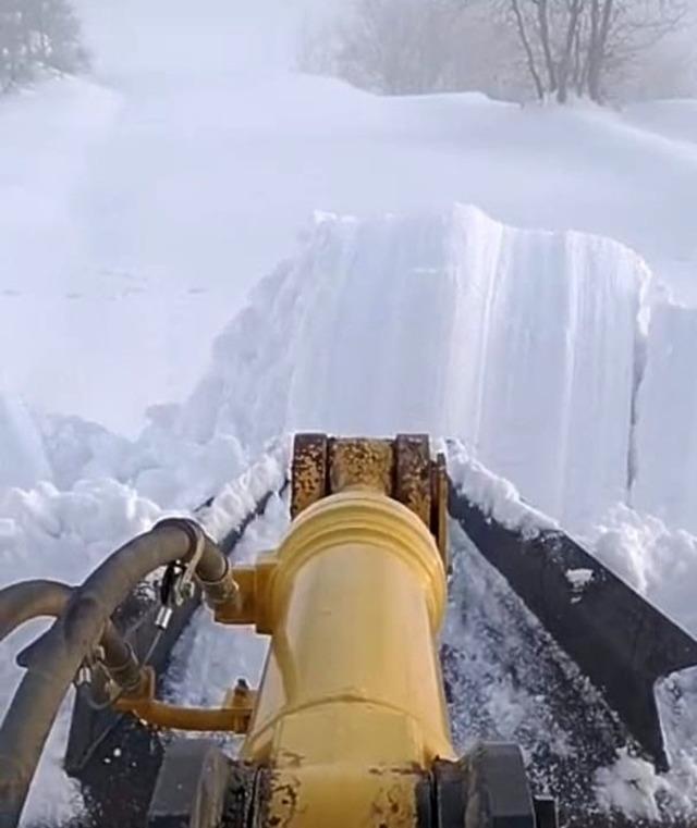 Malatya’da 1 buçuk metre karla mücadele kameralara yansıdı 2