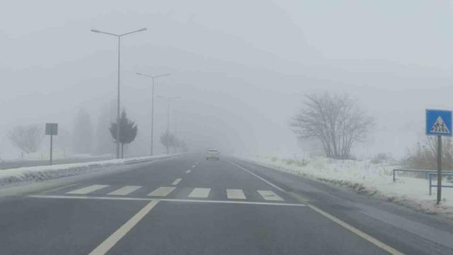 Bingöl’de yoğun sis görüş mesafesini düşürdü: Sürücüler zor anlar yaşadı 2