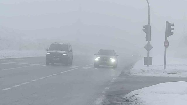 Bingöl’de yoğun sis görüş mesafesini düşürdü: Sürücüler zor anlar yaşadı