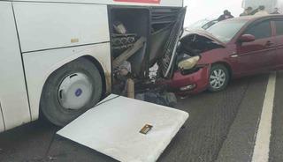 Sivas&rsquo;ta yolcu otob&uuml;s&uuml; zincirleme trafik kazasına karıştı