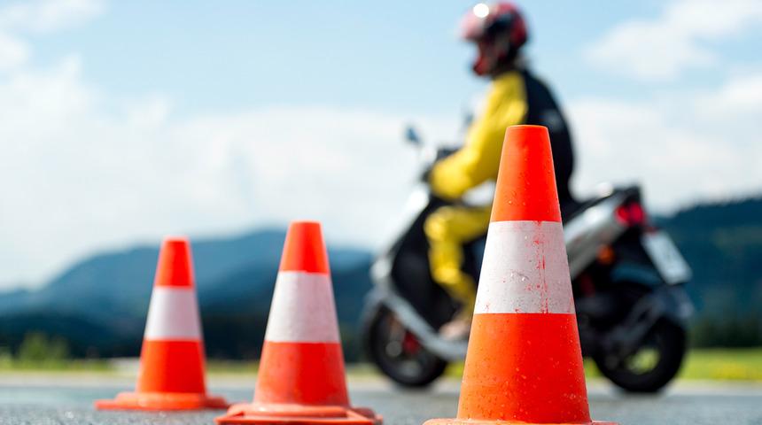 O ehliyetlerin yaş sınırı y&uuml;kseltildi: Resmi Gazete&rsquo;de yayımlandı!