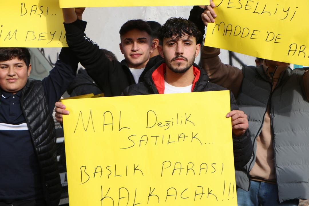 Adana da  başlık parası  eylemleri! Gen&ccedil;lerin haklı isyanı: "1 milyonu ge&ccedil;iyor" 4