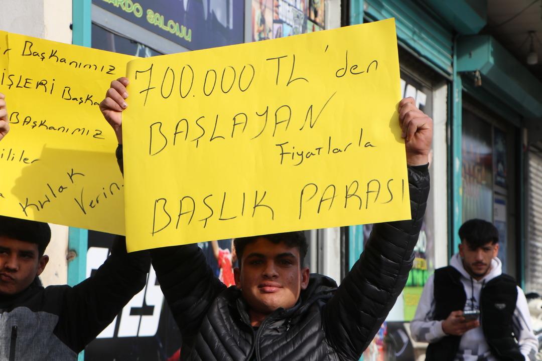 Adana da  başlık parası  eylemleri! Gen&ccedil;lerin haklı isyanı: "1 milyonu ge&ccedil;iyor" 3