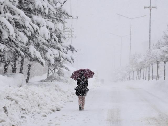 Bilim insanları karın ger&ccedil;ek rengini a&ccedil;ıkladı! 