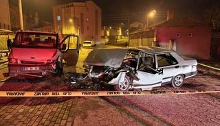 Kamyonetle otomobil &ccedil;arpıştı, 3 kişi yaralandı