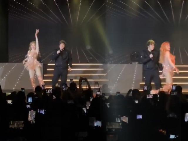 Viral olan g&ouml;r&uuml;nt&uuml;ler! Devlet başkanı eski sevgilisiyle sahneye &ccedil;ıkıp şarkı s&ouml;yledi