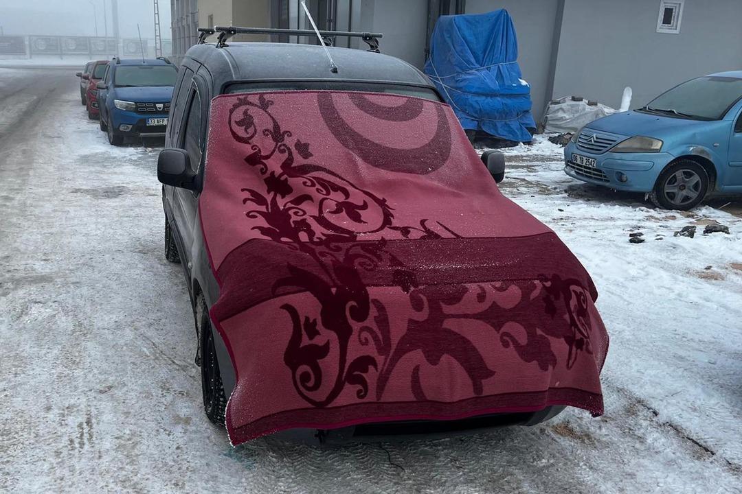 İşe giderken buz kestiler: Sa&ccedil;, kirpik, kaş... Hepsi dondu! 4