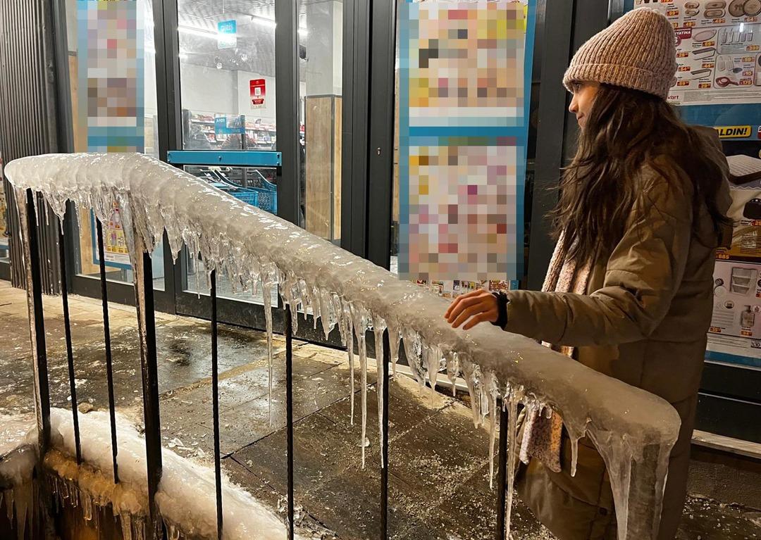 İşe giderken buz kestiler: Sa&ccedil;, kirpik, kaş... Hepsi dondu! 2