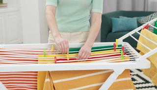 Bir tutam tuzla artık donmuyor! Kışın kıyafet kurutmanın en pratik yolu