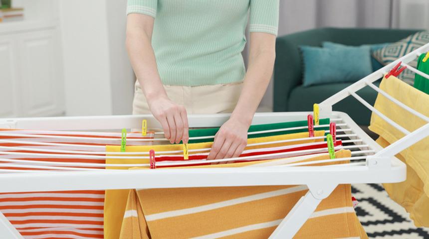 Bir tutam tuzla artık donmuyor! Kışın &ccedil;amaşır kurutmanın en pratik yolu