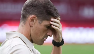 Takımı 28 saat uyutmadı! &Uuml;nl&uuml; teknik direkt&ouml;r takımdan kovuldu