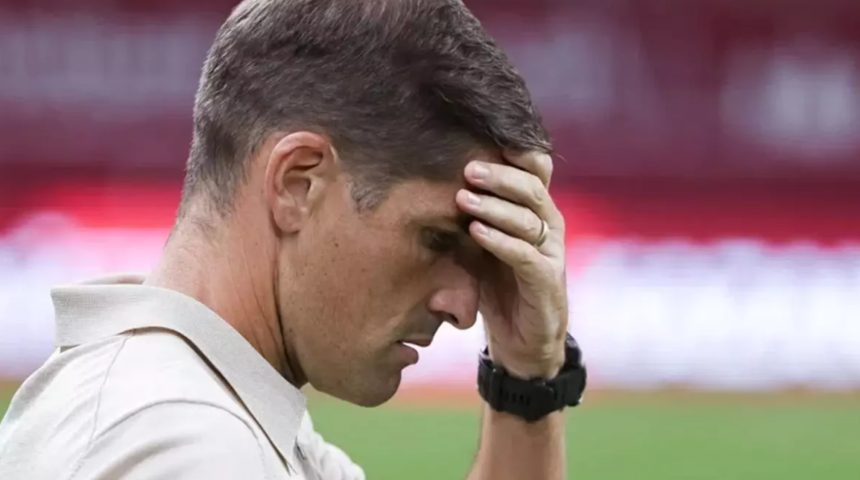 Takımı 28 saat uyutmadı! &Uuml;nl&uuml; teknik direkt&ouml;r takımdan kovuldu