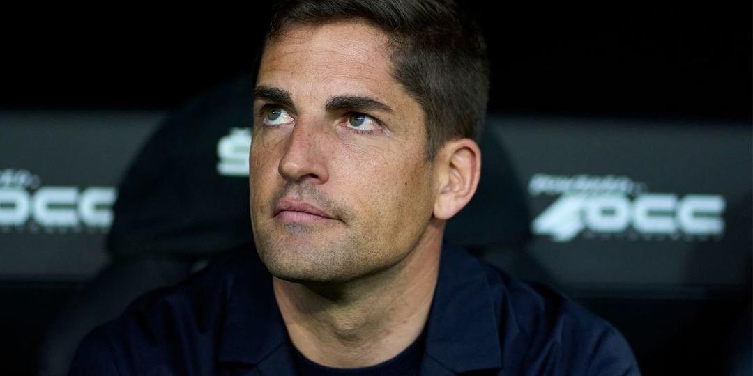 Takımı 28 saat uyutmadı! &Uuml;nl&uuml; teknik direkt&ouml;r takımdan kovuldu 3