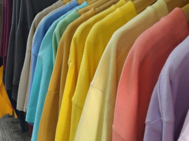 Psikologlara g&ouml;re &ouml;zg&uuml;veni d&uuml;ş&uuml;k insanlar en &ccedil;ok bu rengi giyiyor