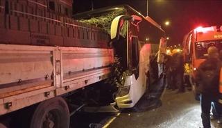 Anadolu Otoyolu&rsquo;nda otob&uuml;s ile tırın karıştığı kazada &ouml;l&uuml; sayısı 2&rsquo;ye y&uuml;kseldi