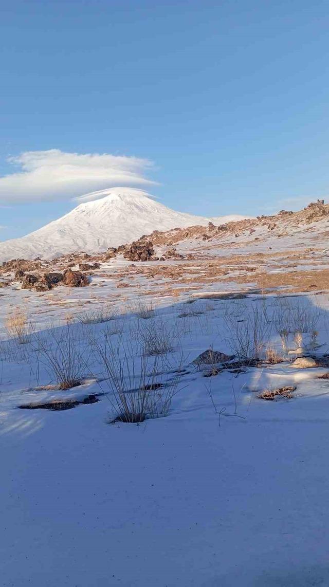Ağrı Dağı’nın zirvesinde oluşan mercek bulutu hayran bıraktı 4