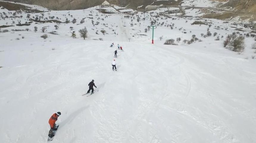 Meteoroloji 2025&rsquo;in &rsquo;en&rsquo;lerini a&ccedil;ıkladı: En y&uuml;ksek r&uuml;zg&acirc;r hızı Bayburt&rsquo;ta &ouml;l&ccedil;&uuml;ld&uuml;