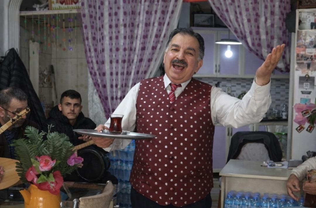 Bu çay ocağına stresli giren türküyle çıkıyor 1