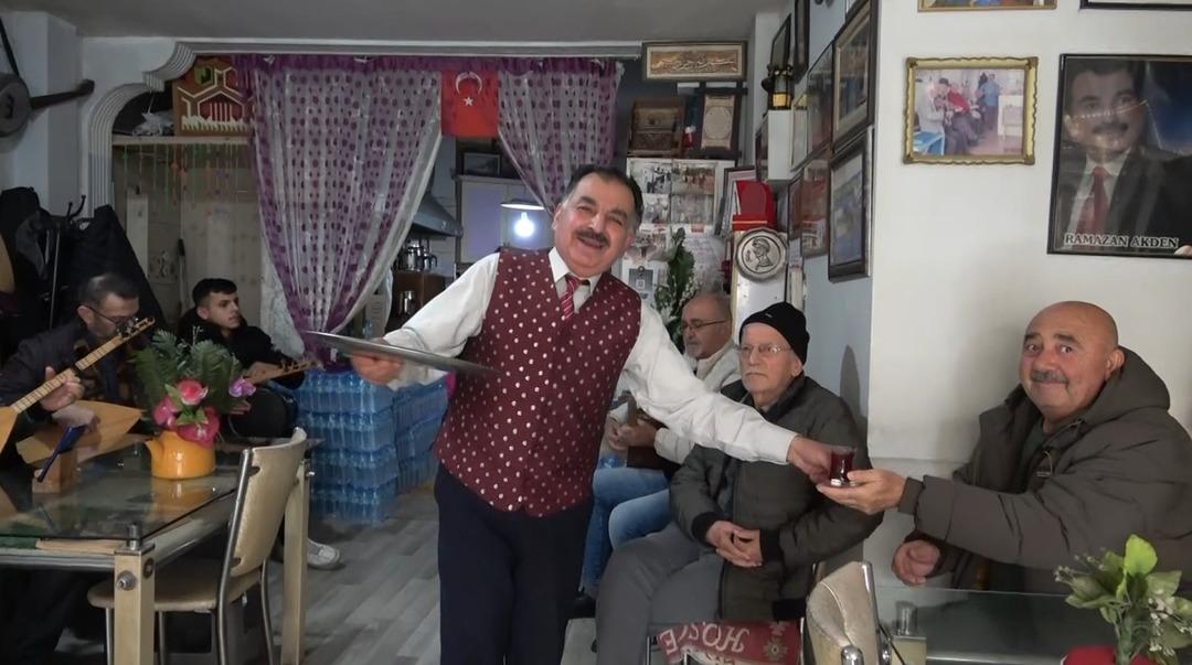 Bu çay ocağına stresli giren türküyle çıkıyor 5