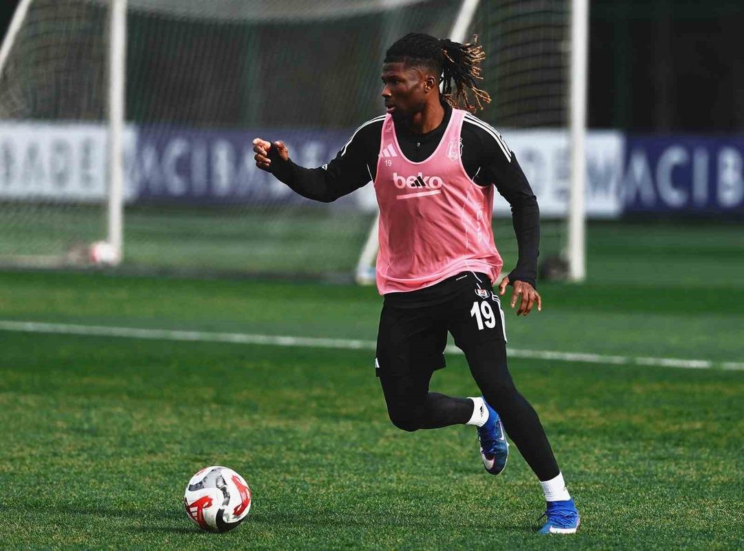 Beşiktaş, Konyaspor ma&ccedil;ı hazırlıklarına devam etti 1