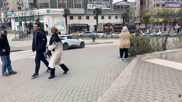 Bursa&rsquo;da kuvvetli r&uuml;zg&acirc;r etkisini artırdı 3