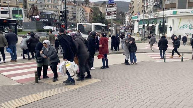 Bursa&rsquo;da kuvvetli r&uuml;zg&acirc;r etkisini artırdı 2