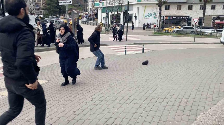 Bursa&rsquo;da kuvvetli r&uuml;zg&acirc;r etkisini artırdı