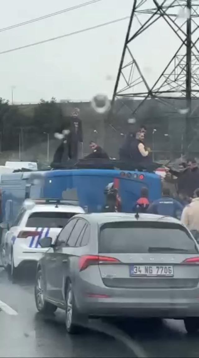 Jandarmalar ve mahkum yaralandı! Kağıthane de cezaevi nakil aracı devrildi 3