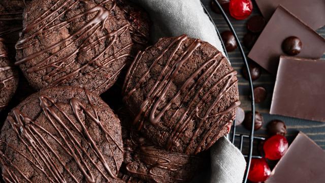 Bildiğiniz tüm kurabiyeleri unutturan akışkan lezzet: Brownie kurabiye 