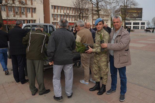 Bin fidan 20 dakikada tükendi