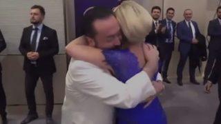 Muazzez Ersoy Adnan Oktar'a sımsıkı sarıldı!