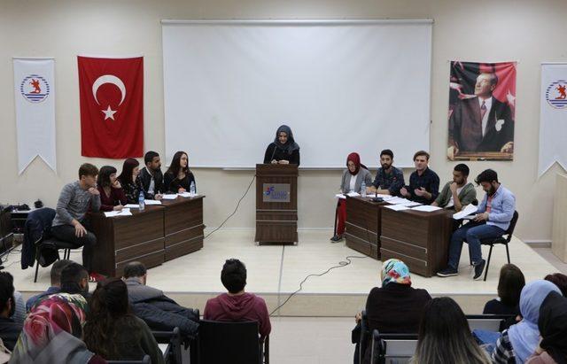 İletişim Fak&uuml;ltesinde m&uuml;nazara etkinliği 1