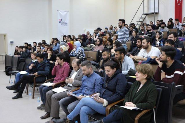 İletişim Fak&uuml;ltesinde m&uuml;nazara etkinliği 2
