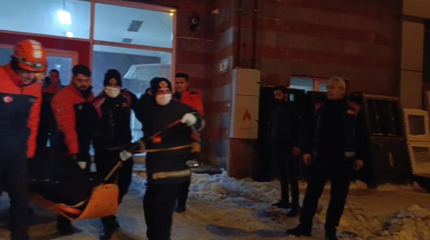 Kars'ta asans&ouml;r boşluğuna d&uuml;şen şahıs hayatını kaybetti: 2 g&uuml;n sonra fark edildi