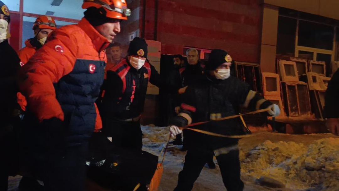 Kars ta asans&ouml;r boşluğuna d&uuml;şen şahıs hayatını kaybetti: 2 g&uuml;n sonra fark edildi 1