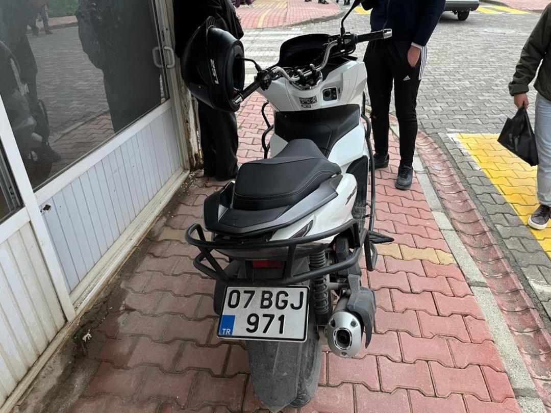 Gazipaşa‘da otomobil ile motosiklet çarpıştı: 2 yaralı 1