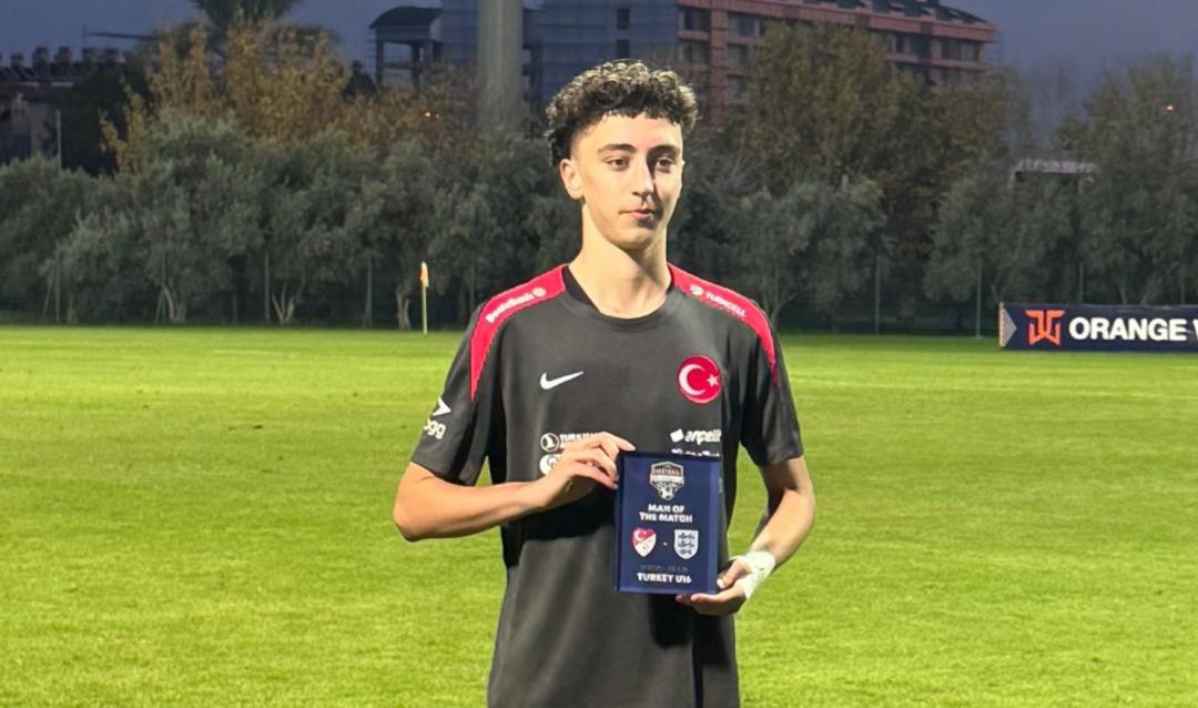 Juventus ta T&uuml;rk r&uuml;zgarı esmeye devam ediyor! Kenan Yıldız dan sonra "Yeni Prens" de imzayı attı 3