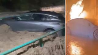 Manisa’da sağanak yağış etkili oldu: Otomobil dereye düştü, elektrikli otomobil alev aldı