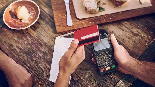 Restoranlarda yeni dönem: Servis ücreti, masa ücreti, kuver ücreti resmen yasaklandı