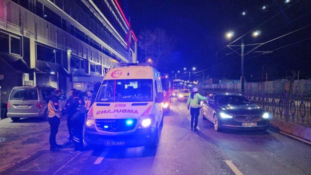 Beyoğlu&rsquo;nda otelde &ccedil;ıkan yangında mahsur kalan 3 kişi ve bir k&ouml;pek kurtarıldı 3